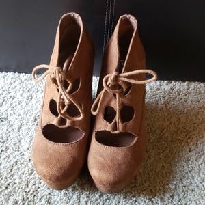 Brown platforms